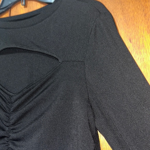 PLUS RUCHED DETAIL KEYHOLE TOP - Picture 5 of 12